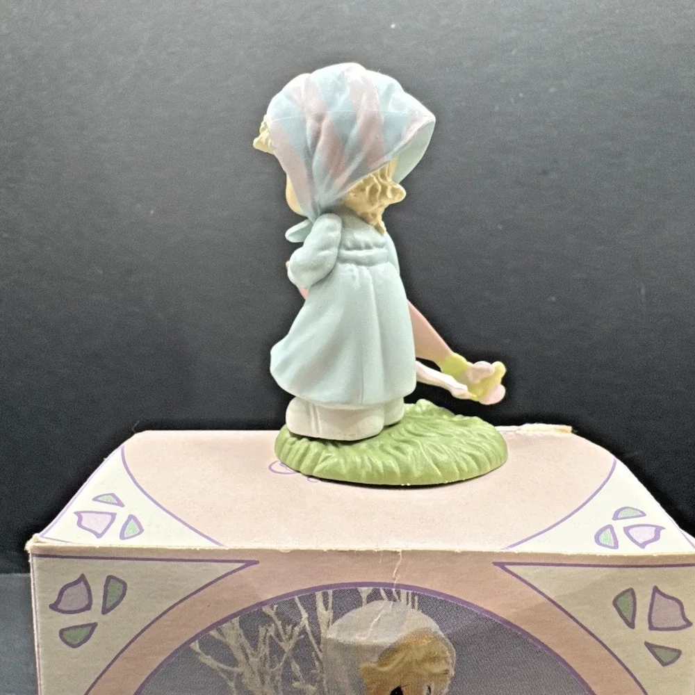 Precious Moments March Miniature Monthly Figurine‎ Girl & Kite with Box, New